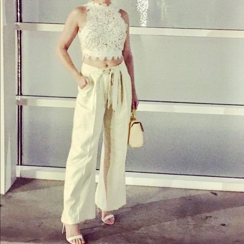 SOLD. !Diana Von Furstenberg Wide Leg Linen Cream Pants with the belt .